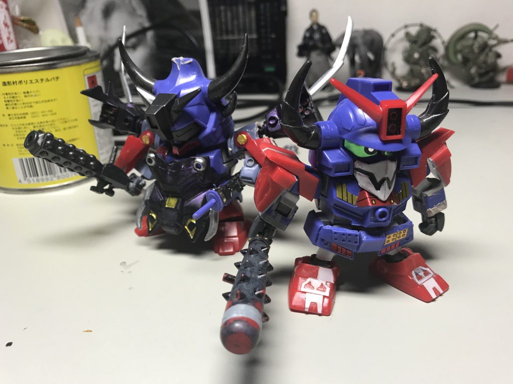 足のモールドはシールをもとにプラ板で作成しています。
この後ツノを尖らせて完成！