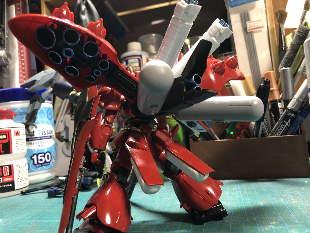 バックパックのタンク類はSDのBB戦士フルアーマーユニコーンやHGのバイアランカスタムなどから流用。