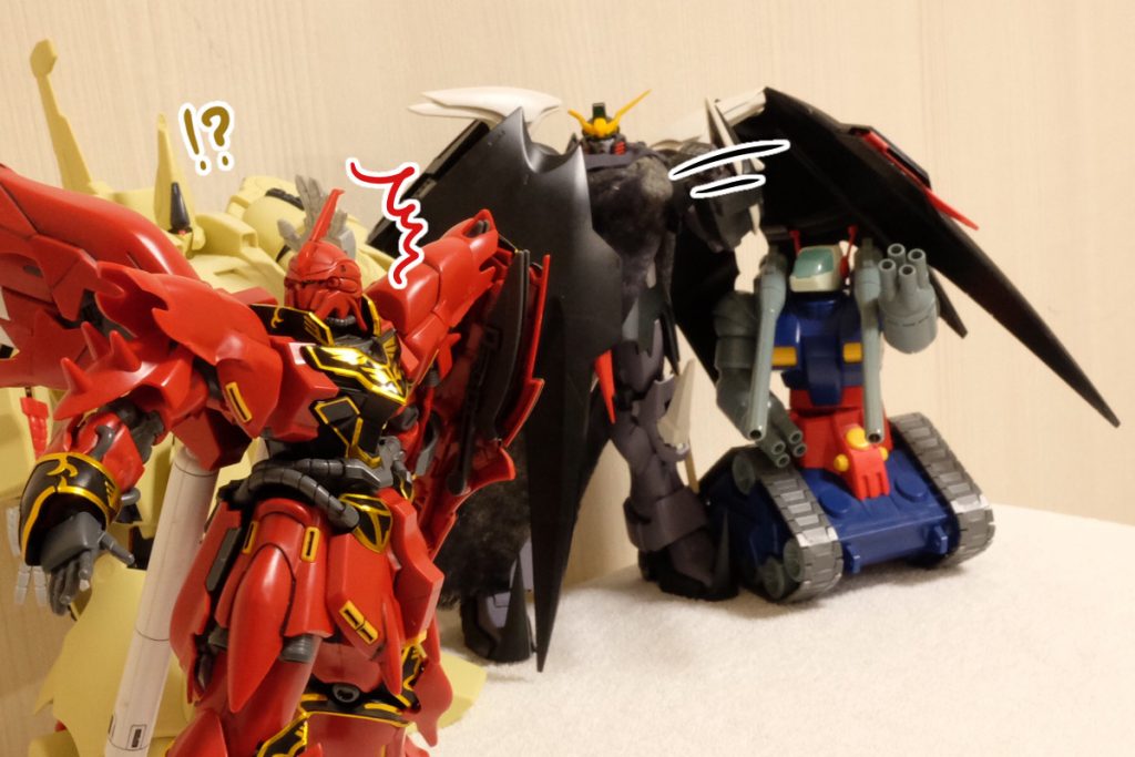 シナ:誰だ貴様は!!!   というか*小さい!!!*
ジオ:いや小さくない小さくない!
ヘル:オレを優に超えてるけど
タンク:サイコガンダムっていつみてもおおきいねえ