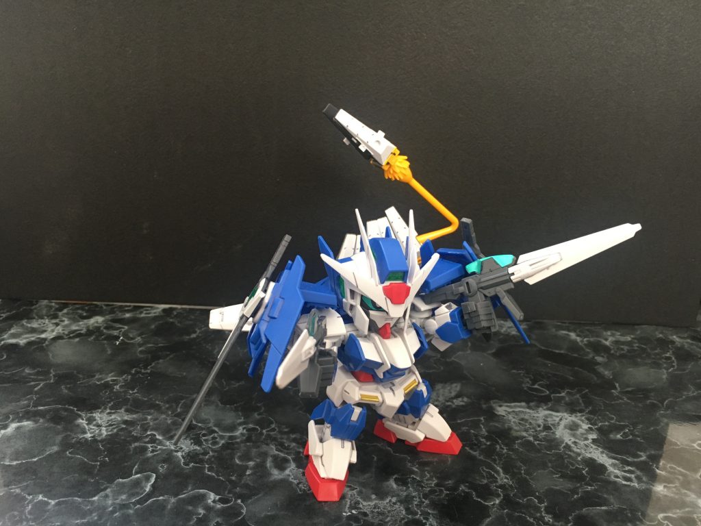 ただでさえゴテゴテ感のあるダブルオーダイバーエースにさらにゴテゴテ感が加わりましたが、「ガンプラは自由だ」の発想の元、今まではいかにキットに忠実に作れるかだけをこだわっていた自分のガンプラ理論に問うキッカケになってくれました。