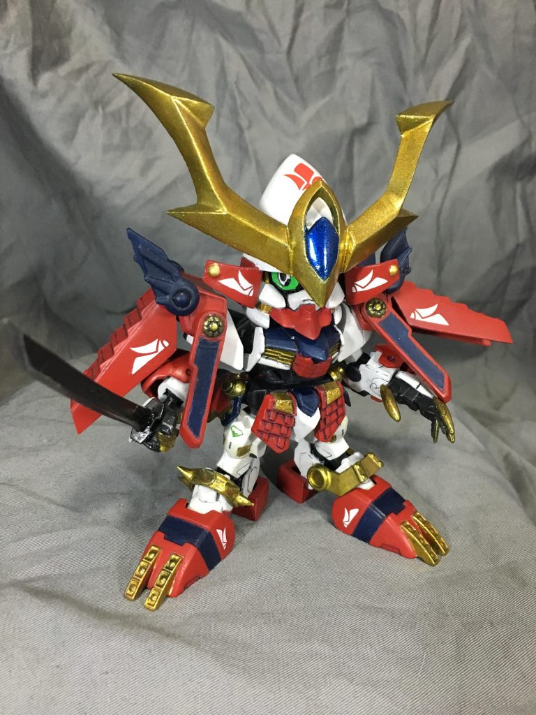 武者姿です。ルプスとルプスレクスの中間を狙って手をルプスレクスから、全体的なバランスを取るため闇将軍から足を取ってきました。光の力ではなくヤミの力で動くという設定のため、このパーツ敢えて見た感じそのまま使用しました。