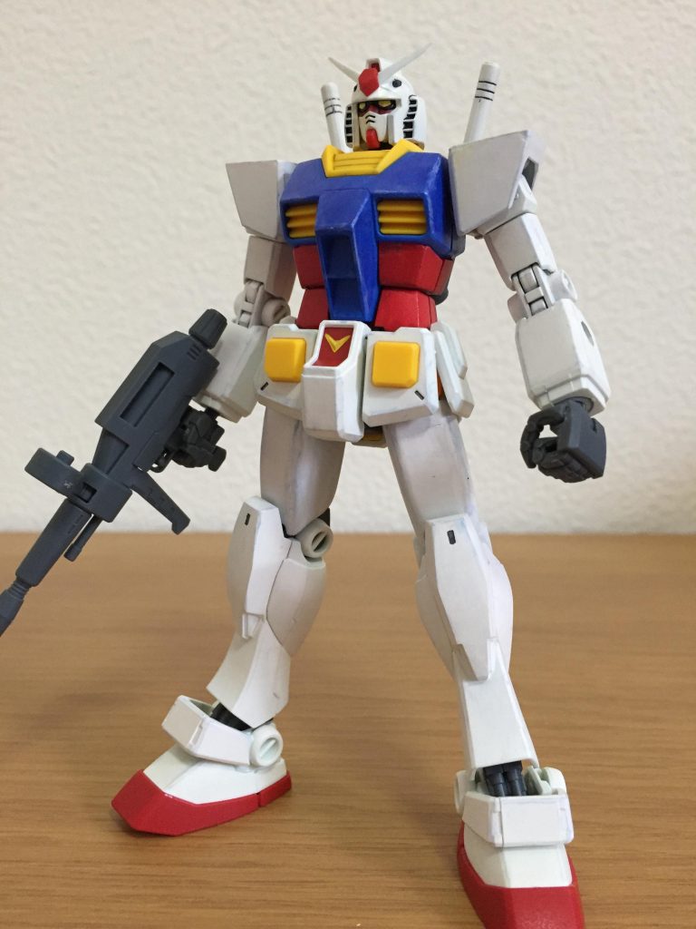 自分好みに近づけるため胴は1ミリづつプラ板で太らせて、足は0.5mmづつ太らせて丸く仕上げました。また、肩はシンプル形状に成形して胴と繋がる箇所を下げてやや撫で肩にしました。