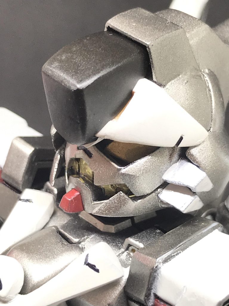 フェイスオープンは元キットのギミックをそのままにし、頬の別パーツ化で二段放熱も再現。