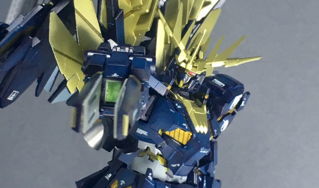 ツインアイとアームドアーマーBSの内側は、ラピーテープ貼り付けにて処理。