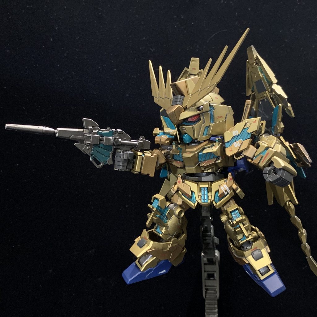 ビームマグナムを構えるフェネクス