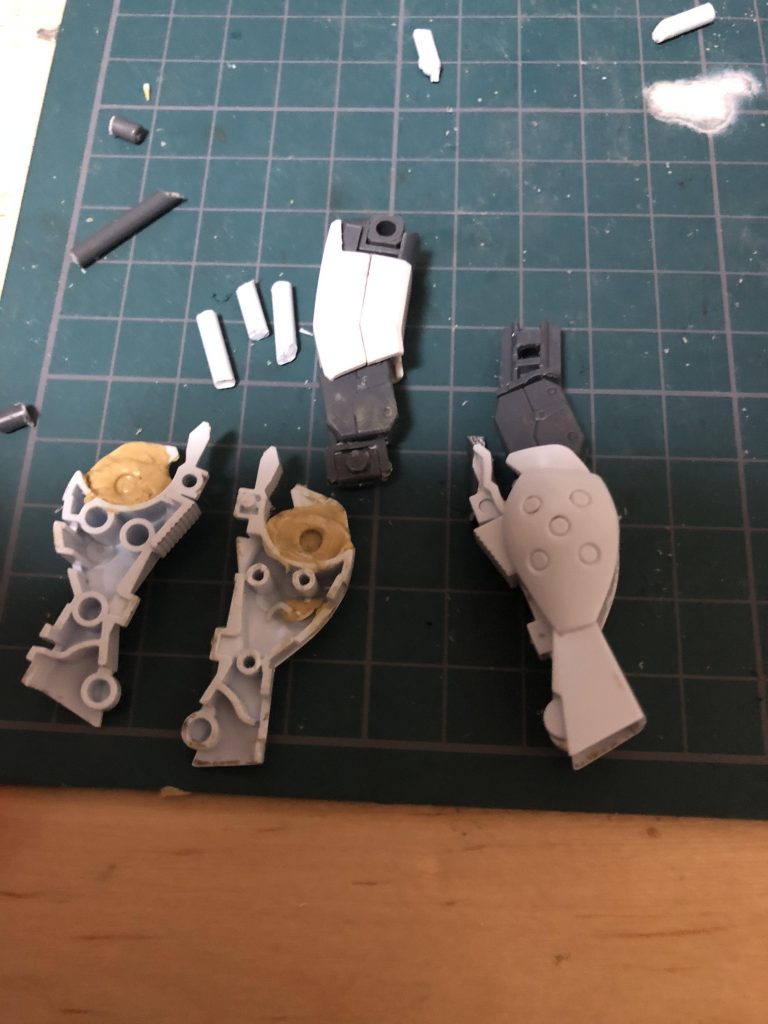 関節は、HGUC陸戦型ジムの関節を移植しました。