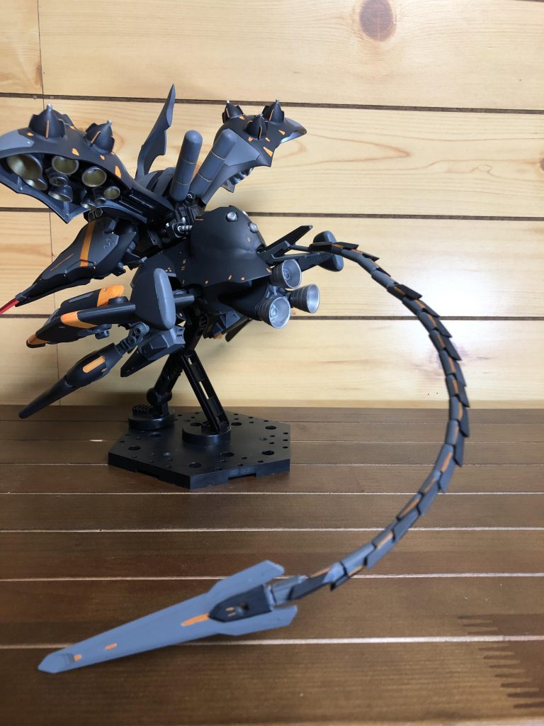 自作したテイルブレード。煌・ギラーガの尻尾がモチーフ。針金なのである程度動きをつけられます。