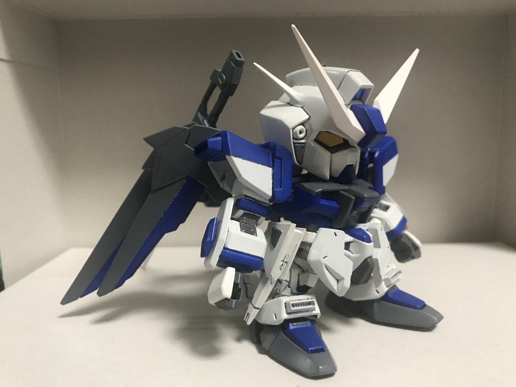 羽と剣を収納する事もできます。