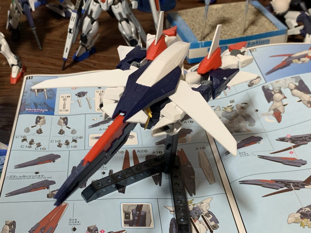 翼はプラ板から作ってつけた以外は無改造です