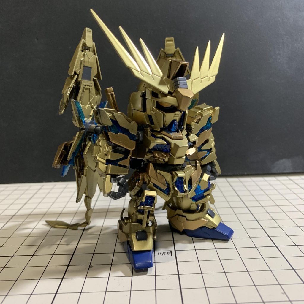 ゴールドとブルー塗装(サイコフレーム塗装とデカール貼りと艶消し前)