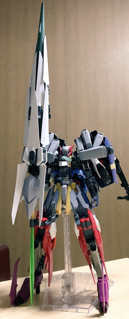 完成度90%くらいのときです。

頭部のバイザー以外は、主にHGでのミキシングです。