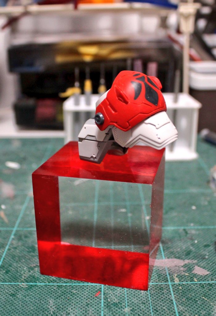 肩はバルバトスとルプスの肩を合わせて鉄華団のマークは埋めました。