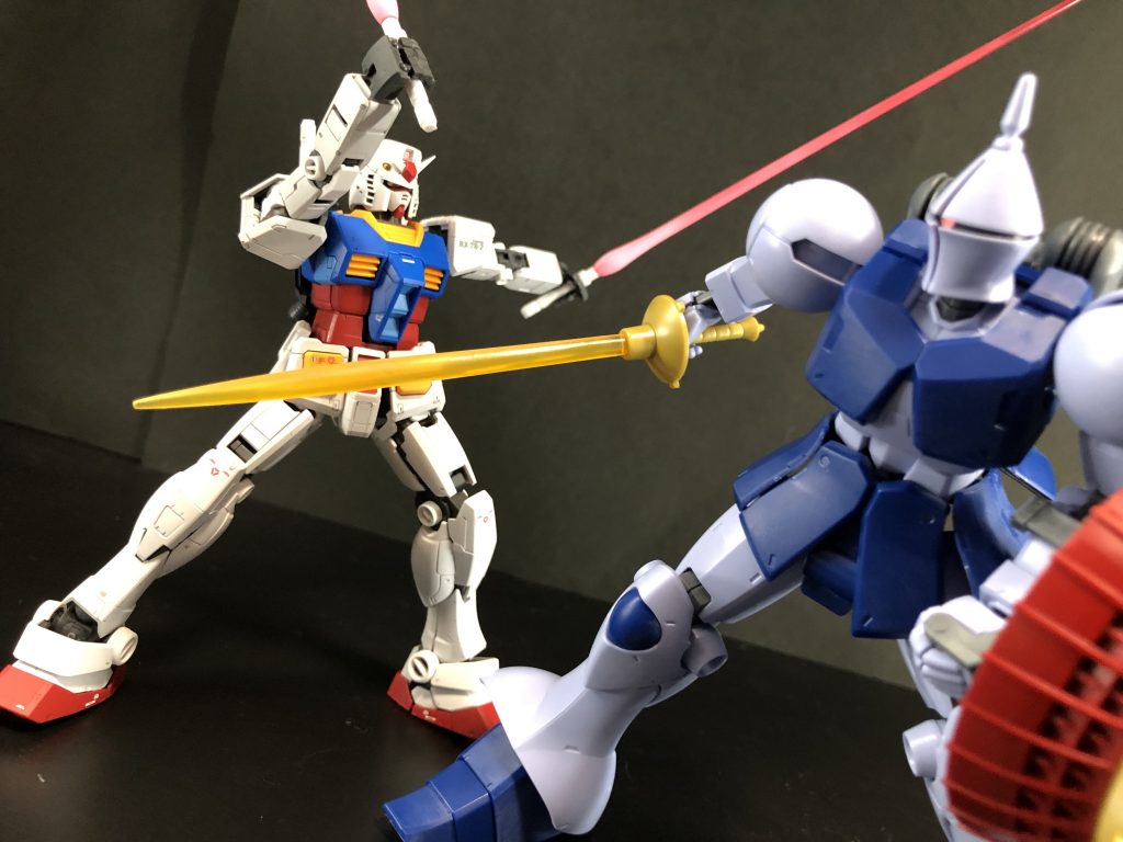 ガンダムもギャンもすごく動くのでブンドドが楽しい。（ガンダムの背中のビームサーベル外すのを忘れた）
