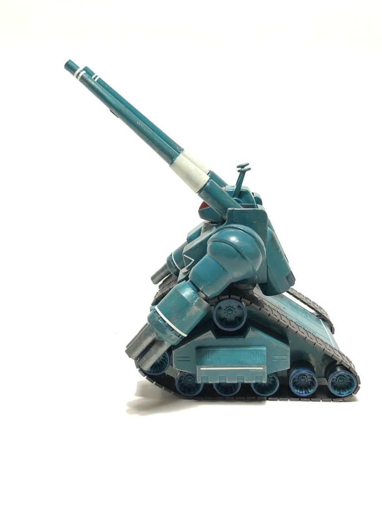 よこ
 
見事な三角形
有効射程距離260キロメートルの2連装低反発砲はやっぱこの角度カッコいい。