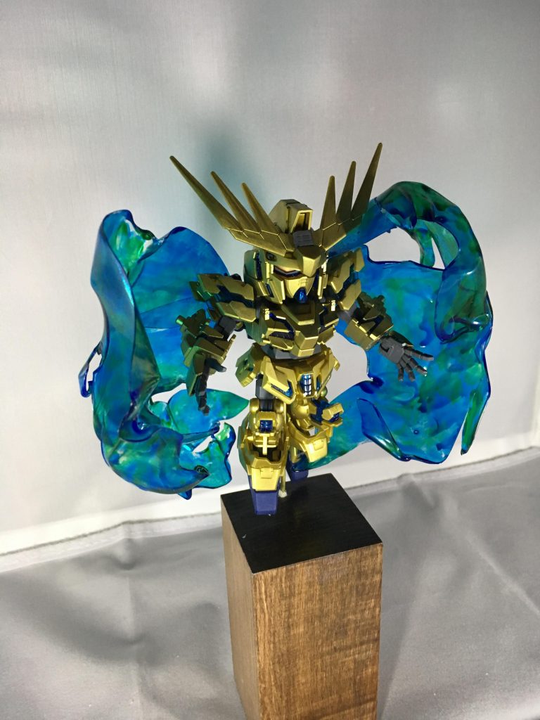 エフェクトは透明プラ板から作成。
ライターで変形させています。