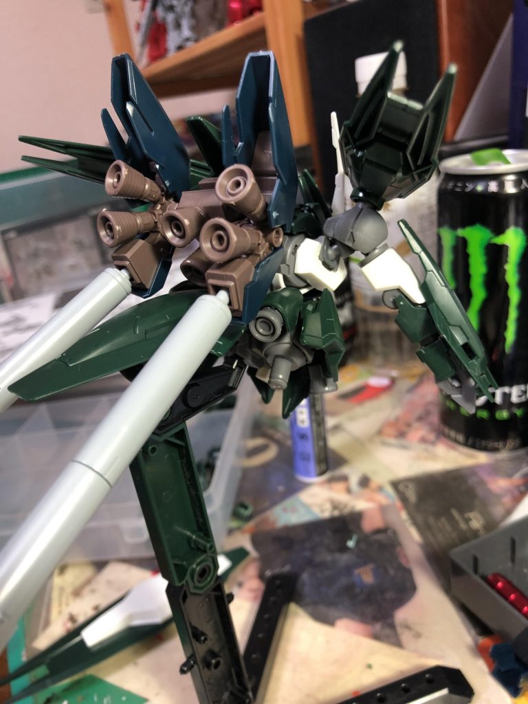 パテで無理矢理バックパックを追加してます