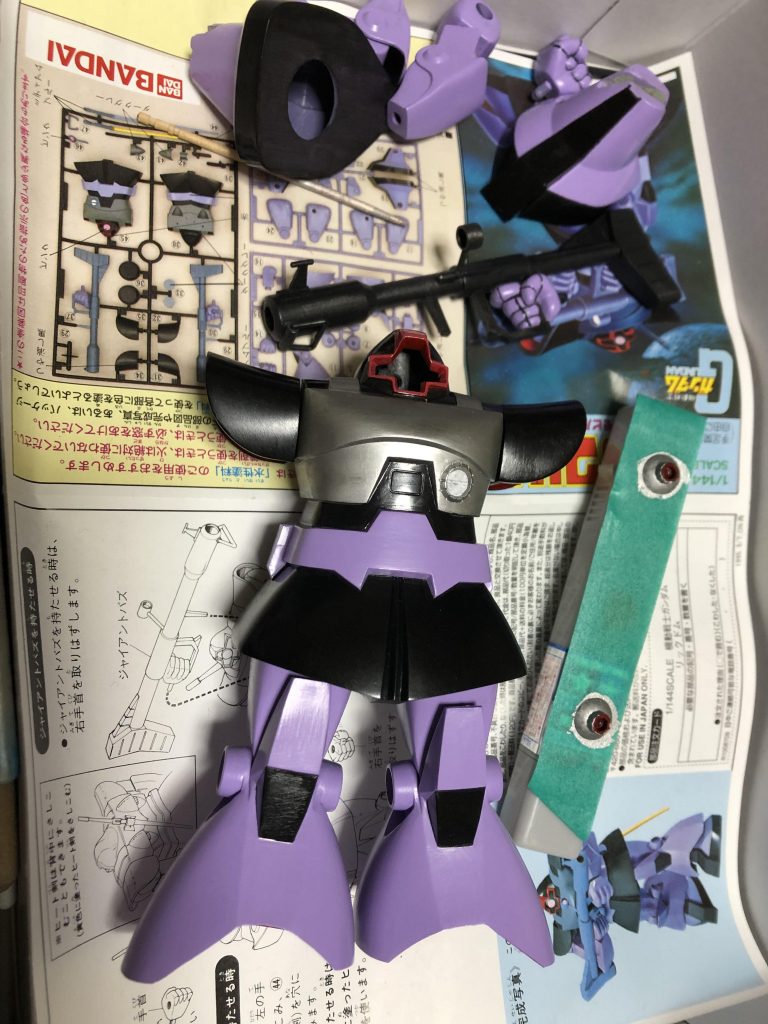 このシルバー色はつや消しクリアを吹くと重い良い色になるのです…