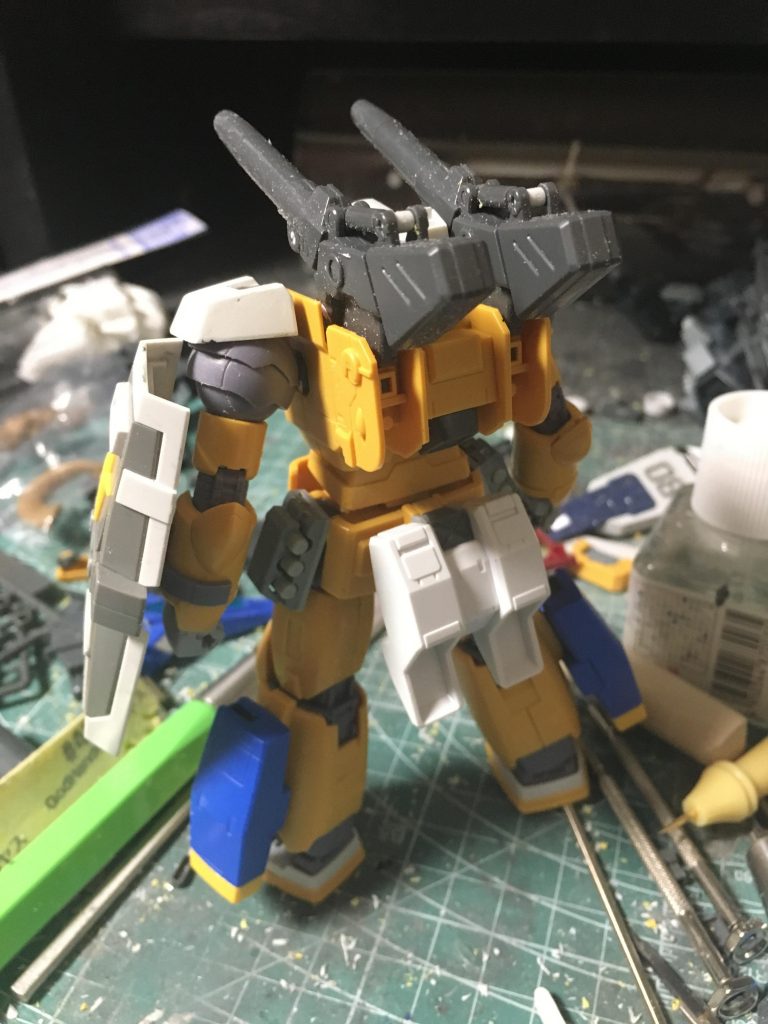 色々ジャンクパーツを付けて遊んでました。足の青いのはなんのパーツなんだろ、、、?お尻もわかんないな、、、