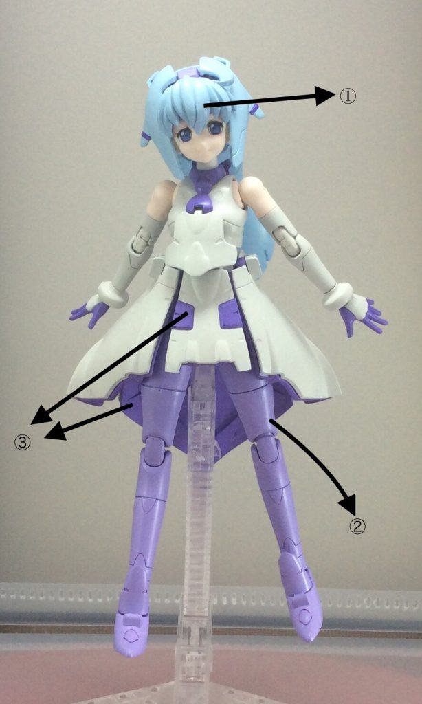 色の内訳です。 髪 黒下地→ みずいろ クールホワイト クリアブラック ① 前髪の彫り直し ② 黒下地→ラベンダー クリアブラック③ 黒下地→ラベンダー、純色パープル、クリアブラック 白い部分 ニュートラルグレー 真っ白にしなかったのは白だと白くなりすぎる為。モールドは紫をごく薄くで流してます。
目は手書きでちまちま書きました。
目の追記です。
書籍でアクリル塗りを紹介されていたのですが、見事に失敗しましたので 塗りやすい粘度に希釈したラッカー塗料で色を置いてくる感じで進めた所上手くいきました。 難点はパーツが小さいんです。