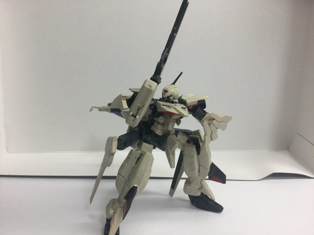 ビルの陰に隠れて敵を…………