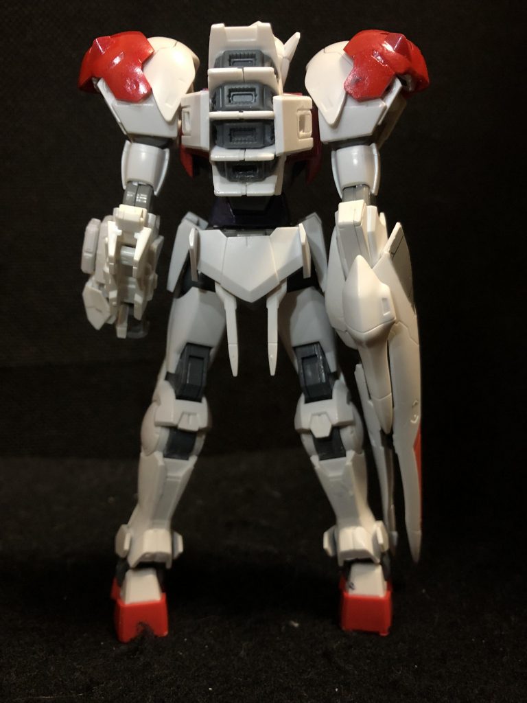 背面。特徴的なバックパック、F91要素ですね。