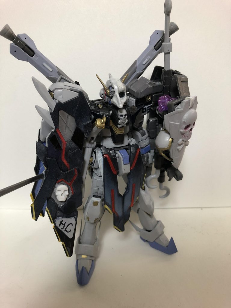 フルクロス
ビームカロネードを背負ったバージョンやクローを装備したバージョン、ファントムアンカーを外したバージョンなどバリエーションもある。