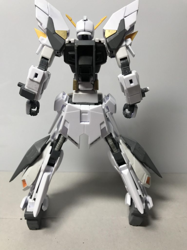 後ろからです!バックパック換装システムがあるのでシンプルです!