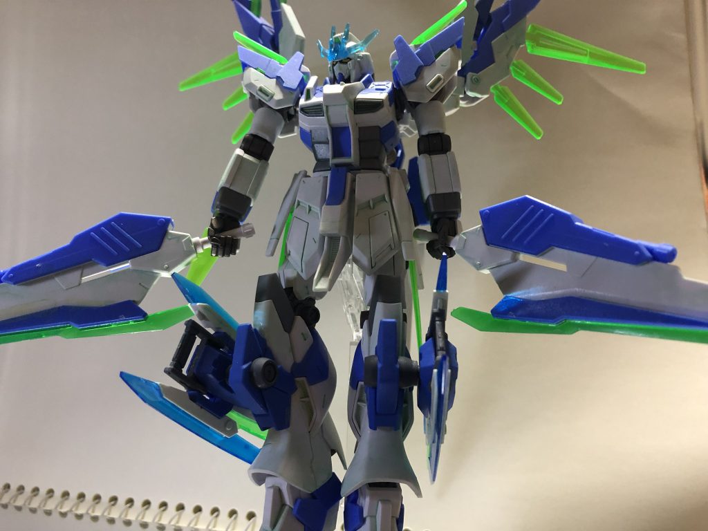 クアンタのビットとヴレイブの剣を組み合わせました。この武装もファンネルとして飛ばせます。