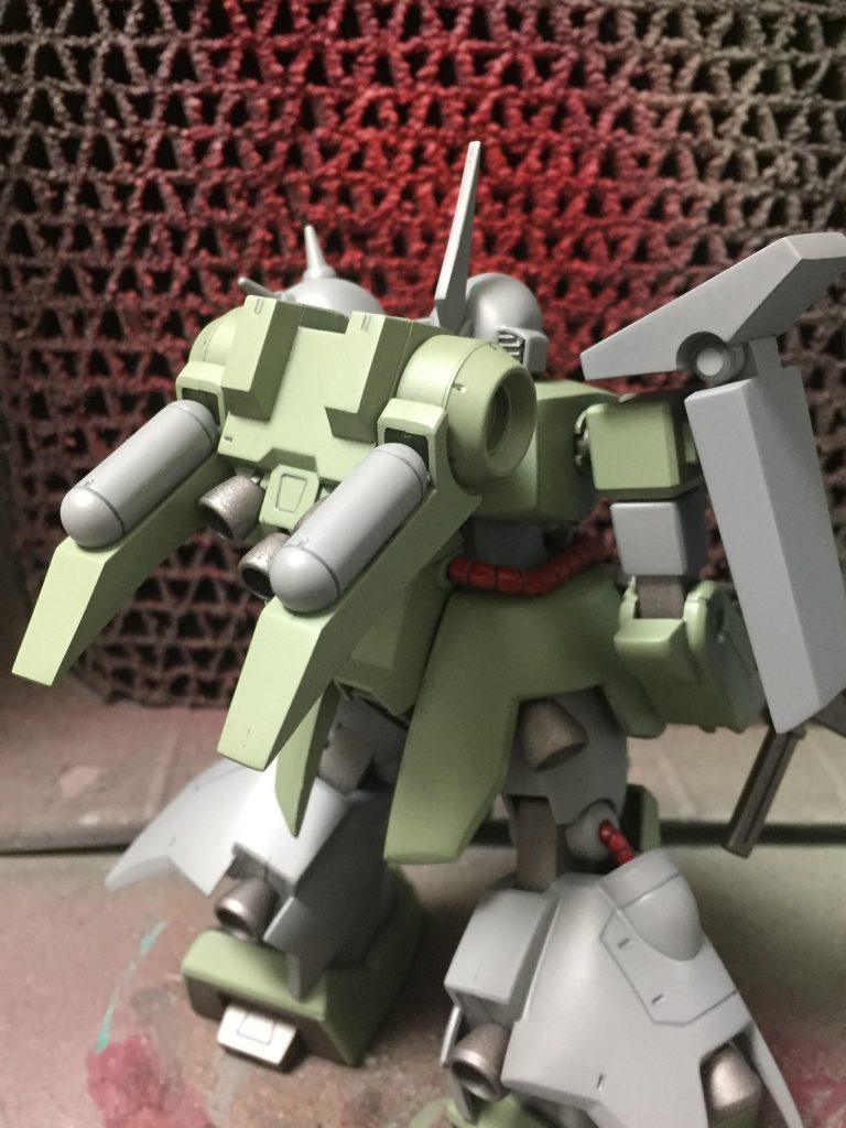 バックパック/ ザクⅢ本来の物も勿論装備可能．大推力による高機動性が持ち味．