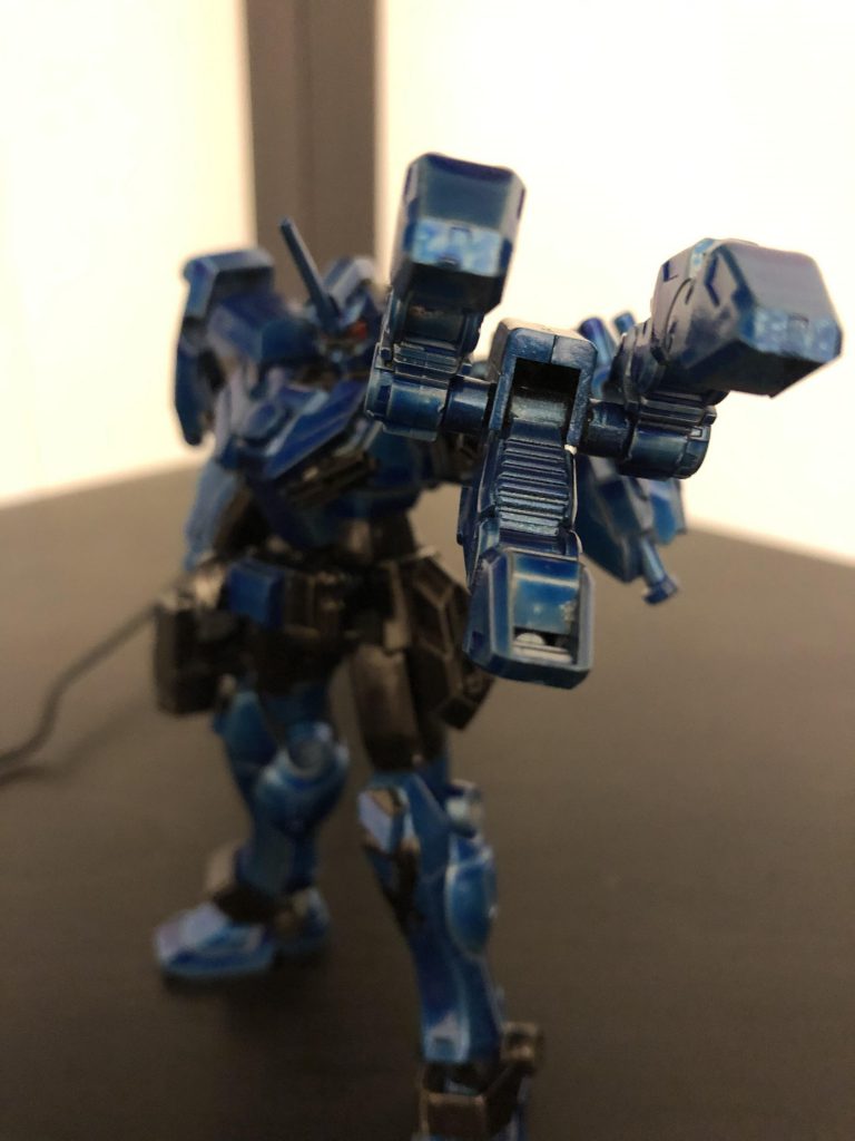劇中で見せたロボットアームもしっかり作っております、HGガンプラなら片手で持ち上げることが出来ます。