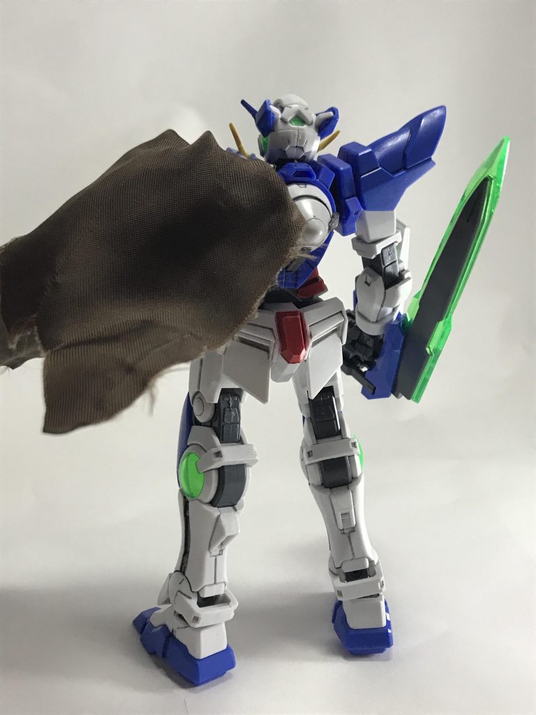 後方斜めからです
マントをたなびかせているように気をつけて見ました。