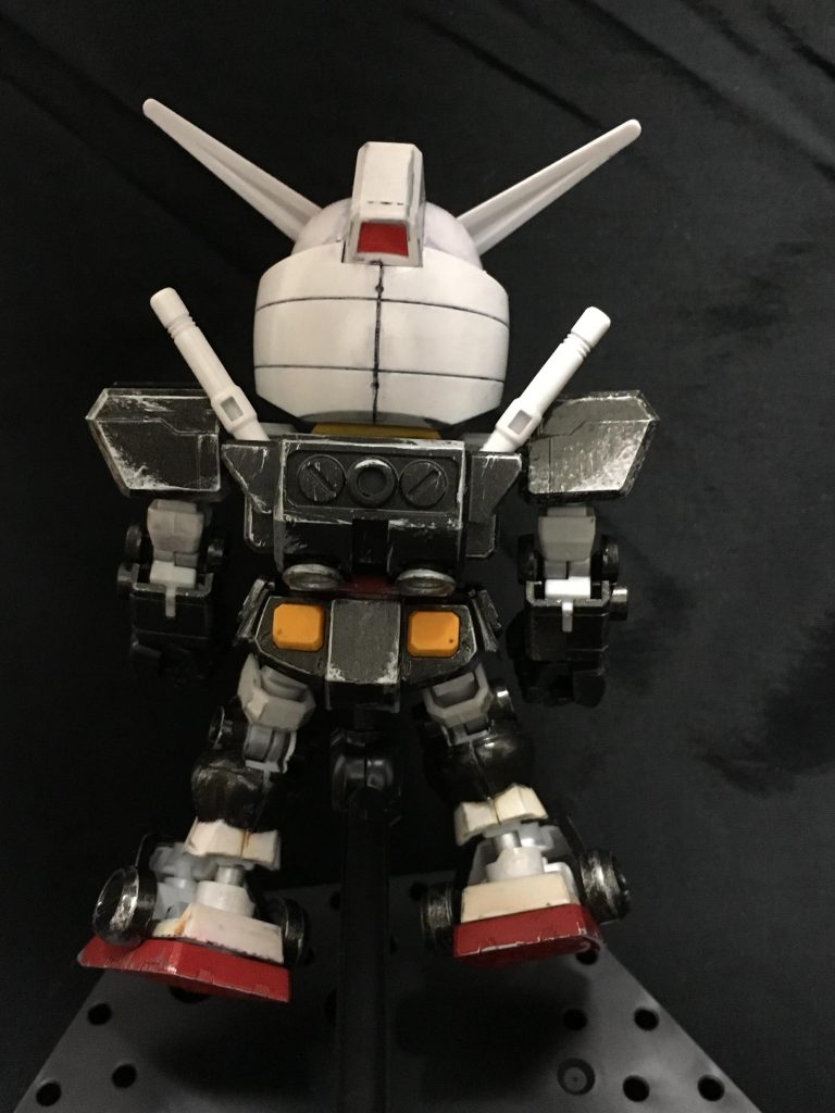 元々塗るつもりなく接着剤を少し使ったので、頭部は分解できず。