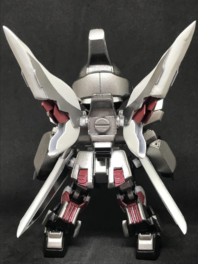 背面
バックパックはプラ板とパテでスクラッチしました。一番頑張った！