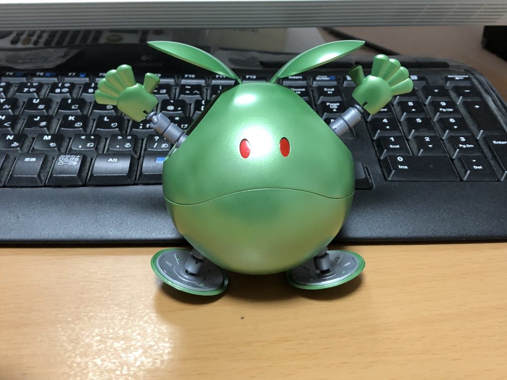 腕と足は伸縮するので、差替え無しで収納可能