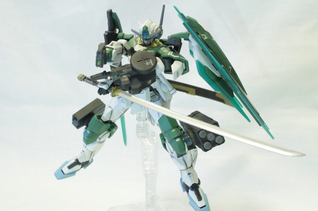 私は、剣の類は左利き、銃関係は右利きなので武装のマウント位置もそれぞれの手でアクセスしやすい場所に配置しています。