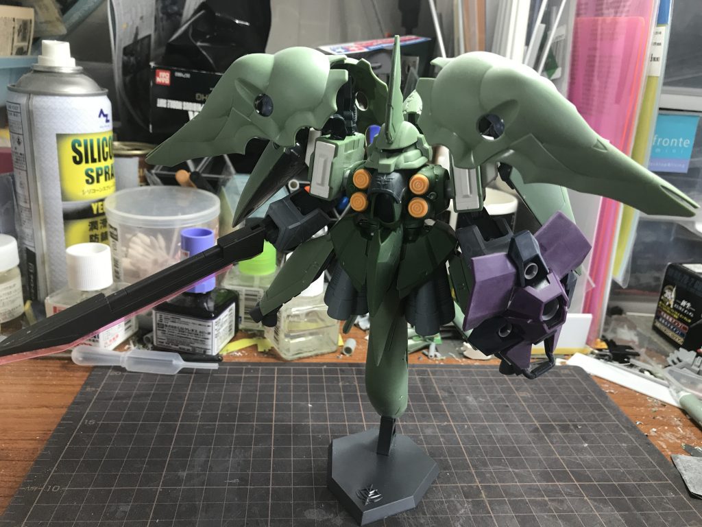 塗装前
この状態でも色的にまとまっていましたが、逆にあまり経験の無い赤系で塗装してみたくなりました
あとはツイッターにちょこちょこ乗せているので、そちらもご覧ください