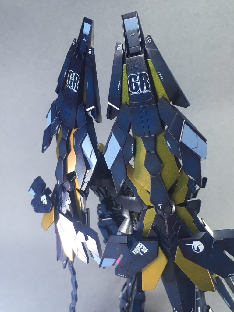 外装はそれぞれの基本色→白を混ぜて明度を上げた塗料で、若干キツめのグラデーションにしています。
トップコートは全てグロス。