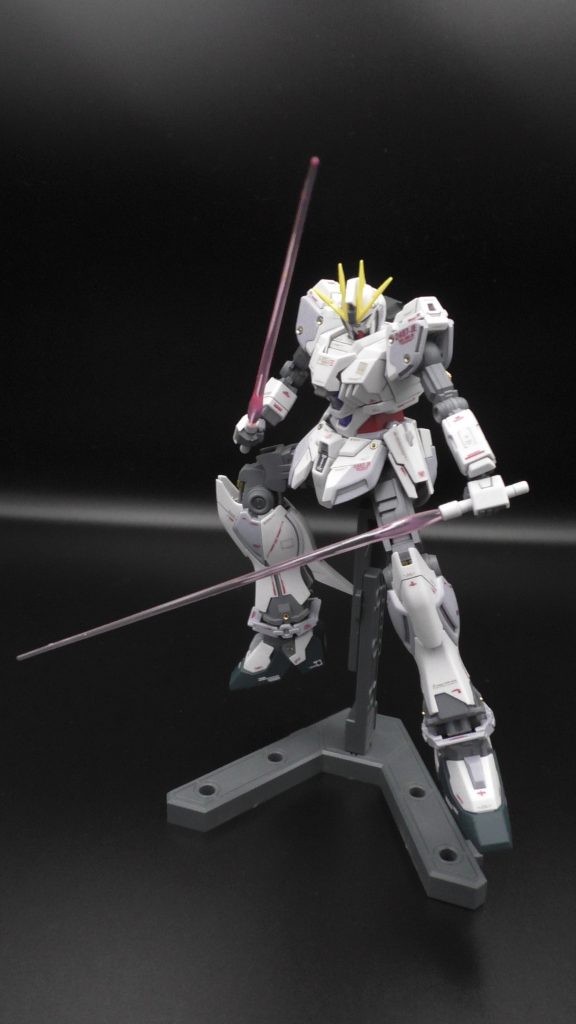 ライフルが付属してないのでビームサーベル二刀流で！