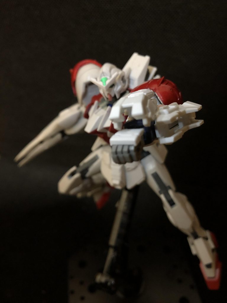 アームドアーマーKK。小悪魔の略。その名の通り、小さいながら凶悪。一般的な量産型モビルスーツであれば、豆腐のように崩れる。