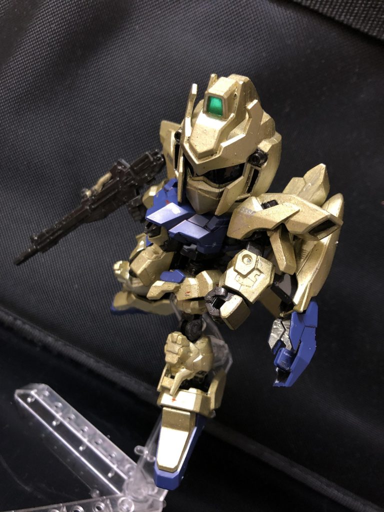 カミーユ「いいですか？クワトロ大尉。まずこのMSぱっと見似てもいますが、フレームから何から全くの別物ですよ！」
クワトロ「なんだと....！？まさか私が騙されたというのか...。
おのれ！謀ったな.....。謀ったな、室長！」
カミーユ「まあでも、よく考えたら、百式より性能は間違いなく向上してるわけですから、僕達に何のデメリットもありませんでしたね。よかったですね、大尉。」
クワトロ「そうか....。よかったのか。それは何よりだ。ん？では、私は何のために殴られたのだ？私は父親にも殴られた事は無いのだぞ。おい、ちょっと待ちたまえカミーユ。コラ！待てと言っている...！」