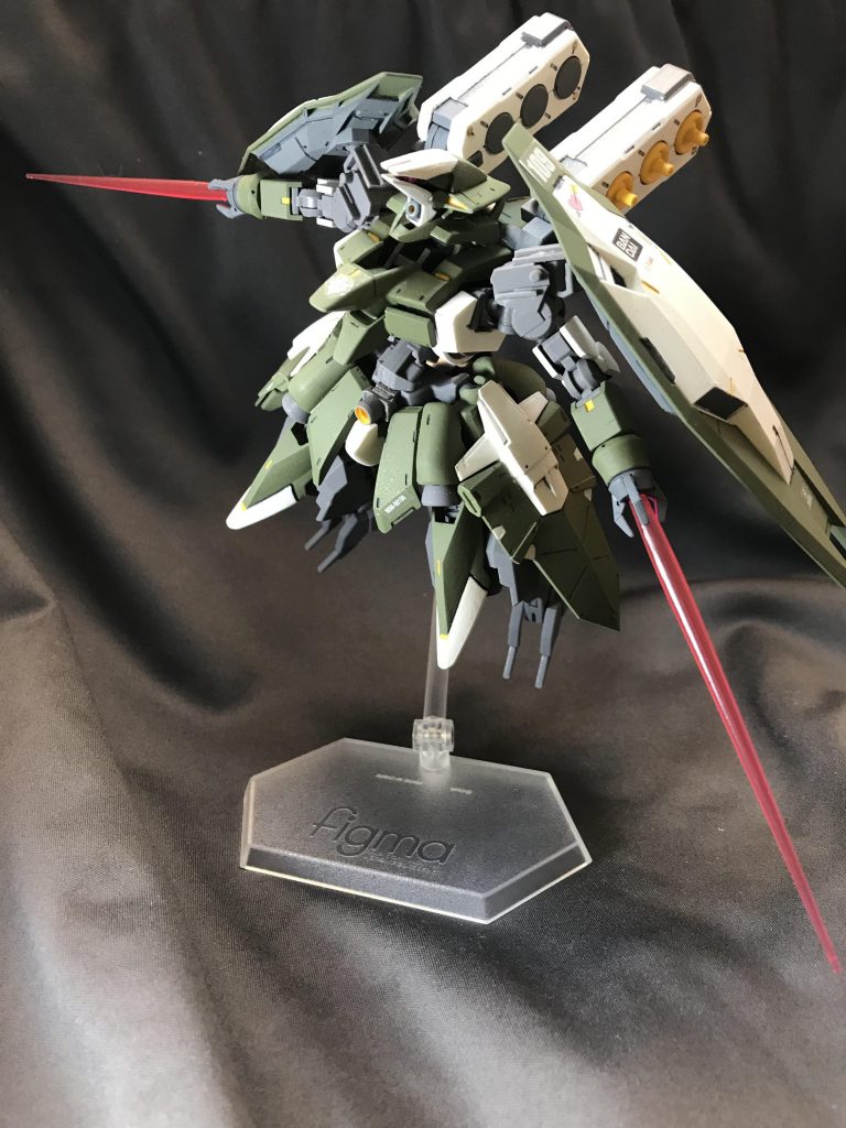 以前あげたものは両腕が鎌でしたね。