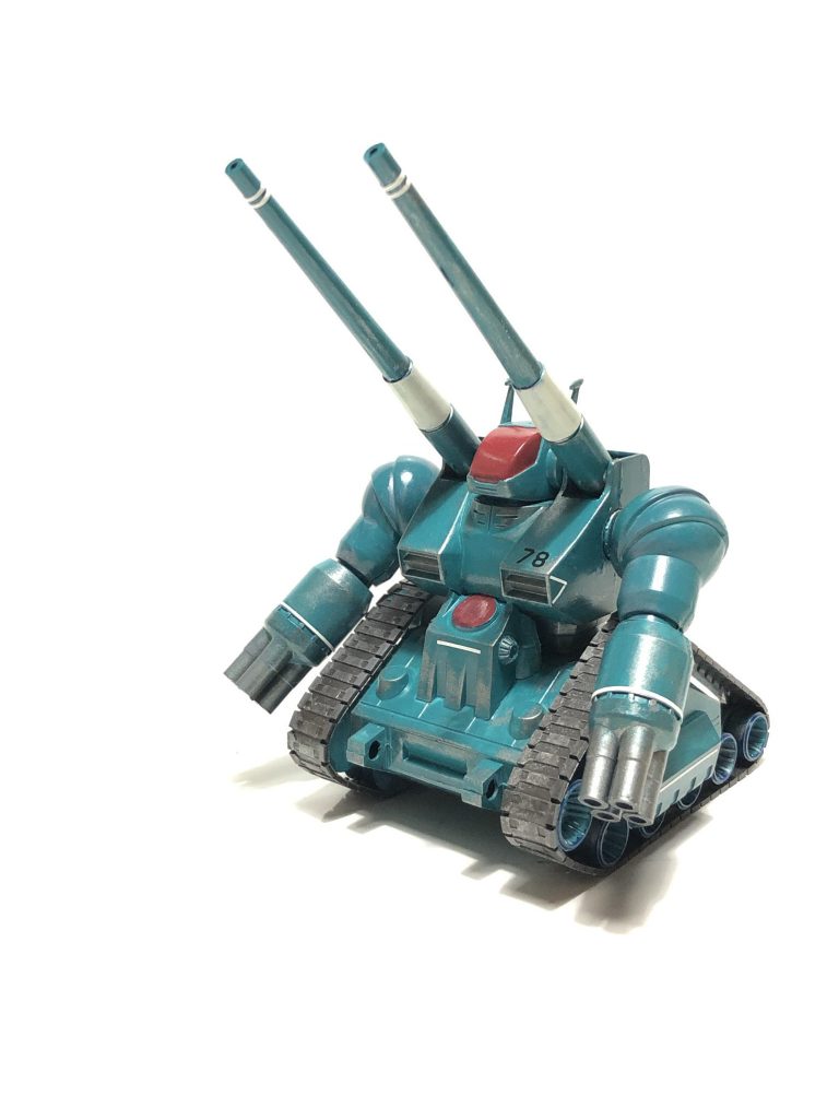 ななめ
 
腰のパーツをオミットして車高を下げました。
 
リュウ亡き後1人乗りになったガンタンク。
て事でコアブロックをオミットしました。