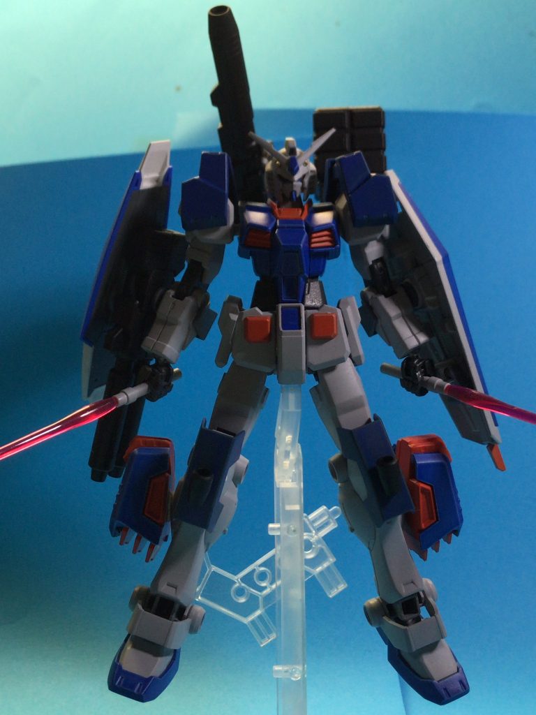 二刀流。各アーマーの接続は文房具屋で購入したひっつき虫で貼っています。粘度はまぁまぁありますが本体にベタベタが残ることも(今の所は)ありませんし安価で大量に手に入るのでよさそうです。