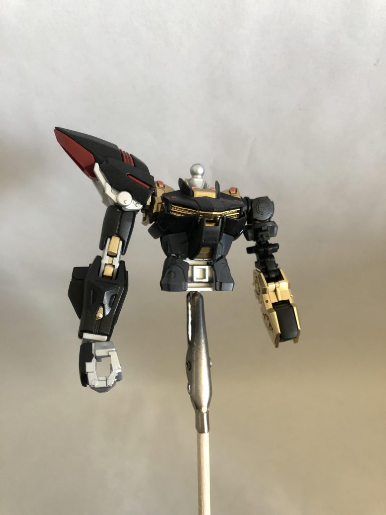 塗装開始ブリッツのメカグレー部分はシルバーに変更。その他の部分はほぼ設定通りに塗ってます。