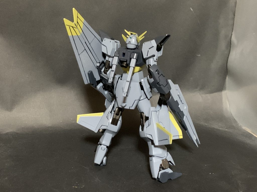 配色は比較的にシンプル、差し色にゴールドを入れてます