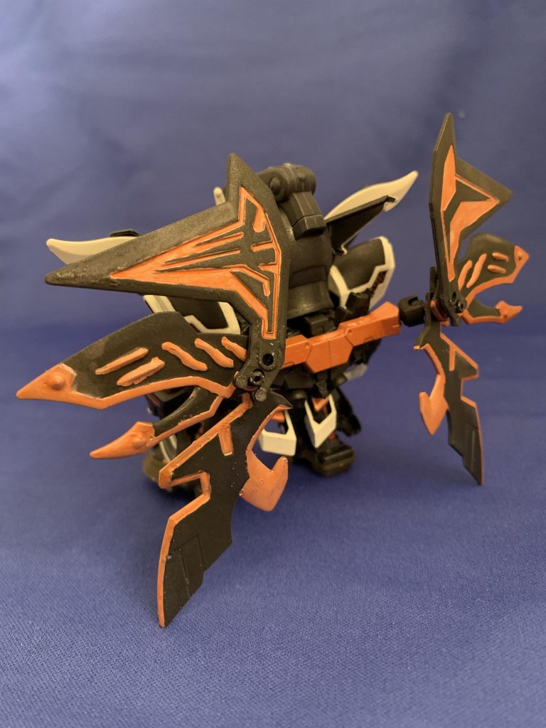 獄炎武者 狩里月銃駄無
新生闇軍団に属しゴルベーザクの側近を務める。
全身の朱色の紋様は獄炎乃召喚陣(メラフティディーン)と呼ばれる呪術式を自らに付与しており、魔界の炎を呼び出し自在に操ることができる。
SDCSフェネクス、零丸、郭嘉ヴァサーゴを中心にミキシングで作成しています。