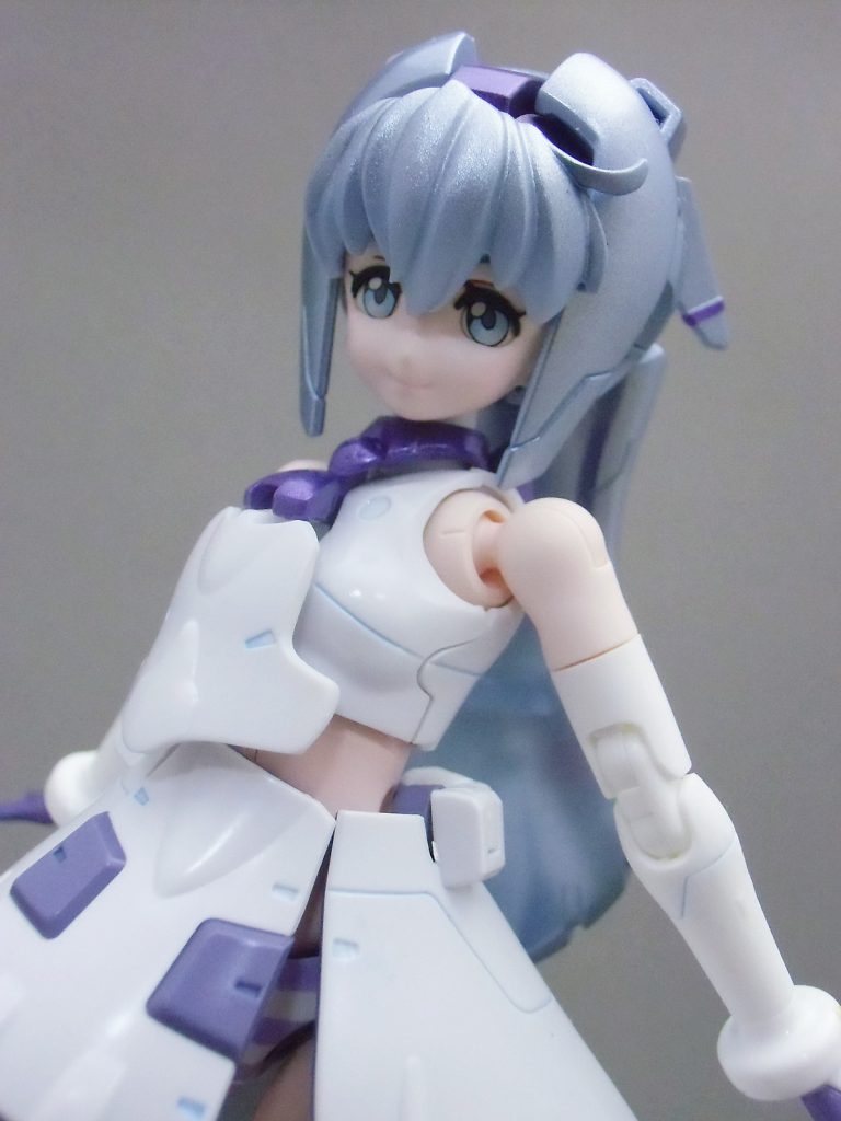 お腹、太ももを肌色にしています