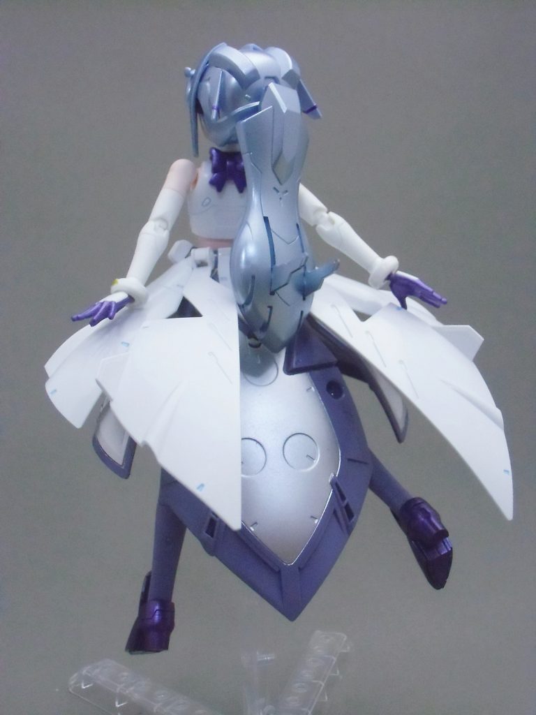 スカートを展開させた時に現れる部分もEXシルバーで塗っています