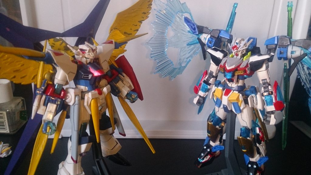 〆は偶然見つけた私の過去作と。ボロボロの上、他のガンプラの改造の為にパーツが無くなっています。