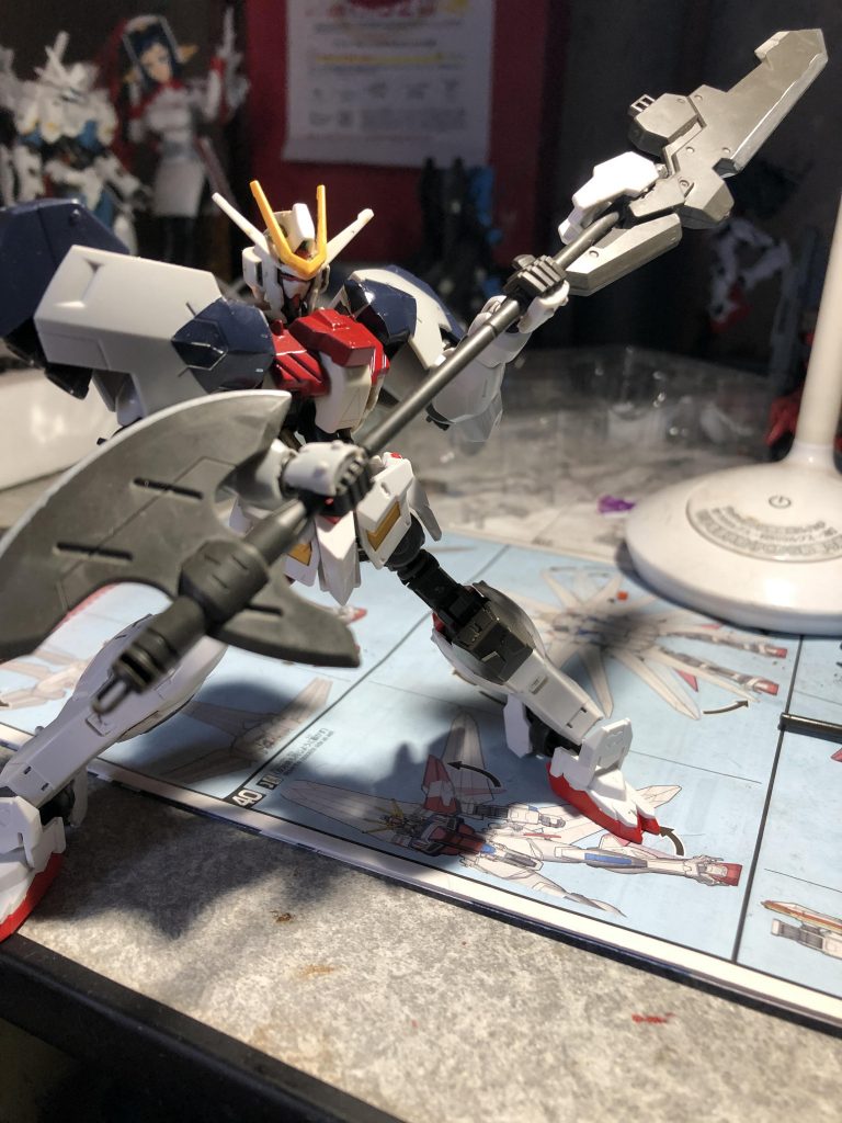 第3形態(third stand by)
設定では武器にも改良(接着)を重ねて、更にその武器に見合った体型に出来たらなと思い、ユーゴーを選択!
巨大な武器に耐えられそうな肩で見た目も第2形態より力がありそうな感じに仕上がったと思います!